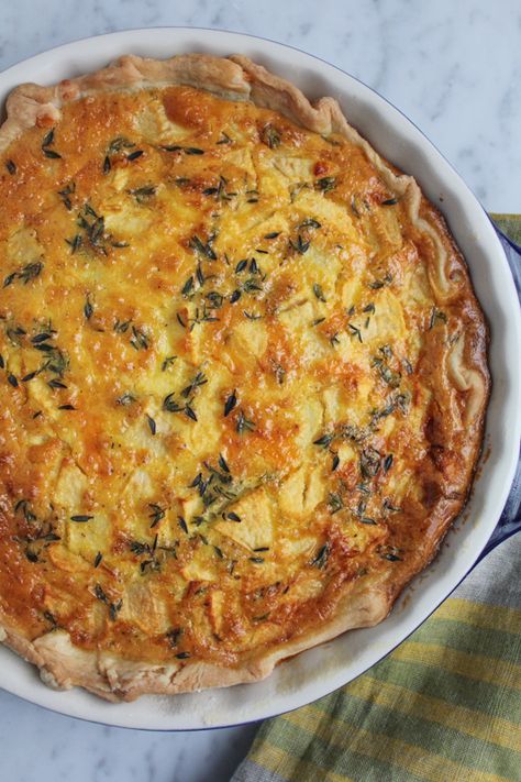 Wow family and friends with this gorgeous and delicious Apple, Cheddar, and Thyme Quiche with Olive Oil Pastry crust. Savory Apple Recipes, Apple Cheddar, Breakfast Quiche Recipes, Breakfast Quiche, Pastry Crust, Recipes Christmas, Food Style, Quiche Recipes, Breakfast Brunch Recipes