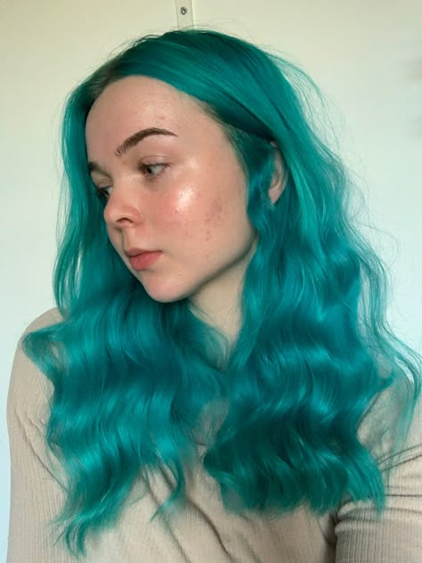 Light Teal Hair Color, Bright Teal Hair, Light Teal Hair, Turquoise Hair Dye, Cyan Hair, Aquamarine Hair, Periwinkle Hair, Teal Hair Color, Two Color Hair