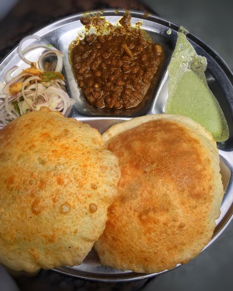 Chole Bhature, Variety Food, Fast Food Drinks, Eating Food Funny, Breakfast Platter, Festival Food, Vegetarian Fast Food, Indian Cooking Recipes, Food Funny