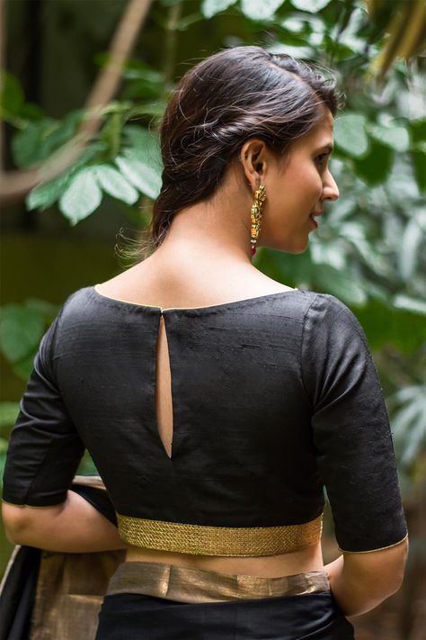 Golden Blouse Designs, Boatneck Blouse, Black Blouse Designs, Designer Blouses Online, Blouse Designs High Neck, Boat Neck Blouse Design, Cotton Saree Blouse Designs, Cotton Blouse Design, Cotton Saree Blouse