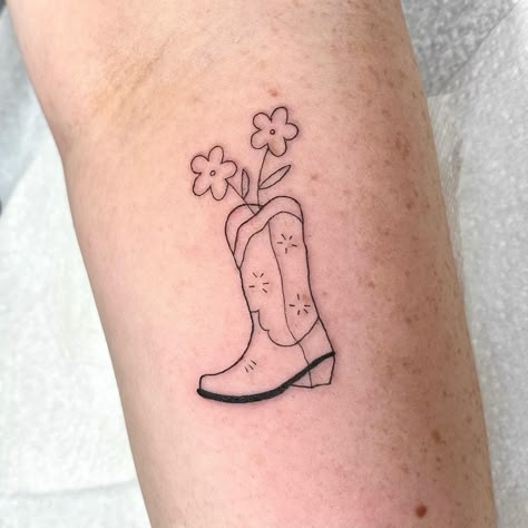 Fineline cowboy boot today 🤠🌸 Using… @dynamiccolor @cheyenne_tattooequipment @dermalizepro @magicmoon_tattoo_supply Based at @outpost_tattoo 🫶🏼 #tattooapprentice #finelinetattoo #southamptontattoo Cowboy Boot Matching Tattoos, Western Line Work Tattoo, Matching Cowgirl Tattoos, Western Word Tattoo, Small Cowboy Tattoo, Small Country Tattoos, Tiny Western Tattoos, Boot Tattoo, Cowboy Boot Tattoo