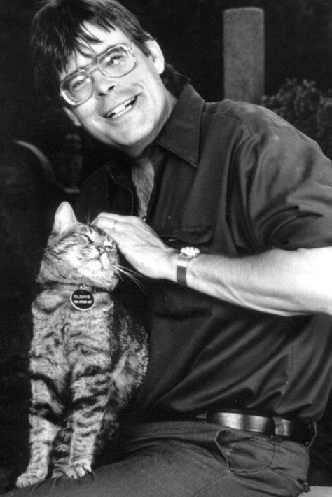 Holding A Cat, People With Cats, Stephen King It, Celebrities With Cats, Stephen Kings, Men With Cats, Famous Cats, Zombie Cat, Famous Writers