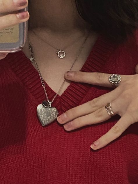 Lots Of Rings, Big Heart Necklace, 25th Birthday Cakes, Aesthetic Era, Necklace Outfit, Walker Scobell, Heart Locket Necklace, Unique Diamond Rings, Dope Jewelry