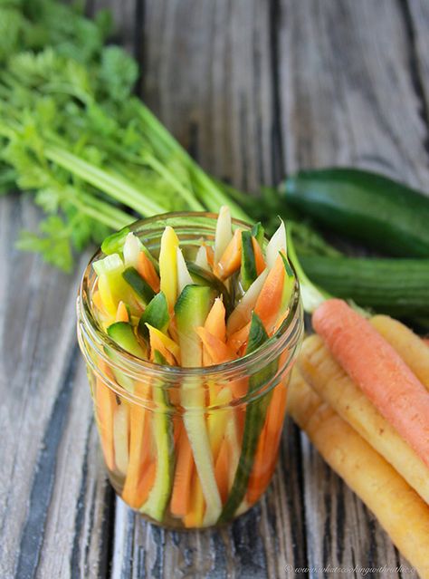 Chinese Mixed Vegetables, Vietnamese Pickled Vegetables, Preserve Vegetables, Korean Vegetables, Chinese Appetizers, Pickled Vegetables Recipe, Fermented Veggies, Chinese Vegetables, Pickled Carrots