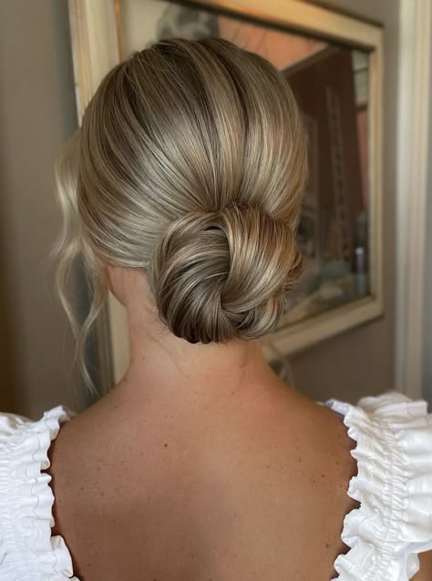 Low Bun Bridal Hair, Knotted Bun, Old Money Hairstyles, Low Bun Wedding Hair, Bride Hairstyles Updo, Bridesmaid Hair Inspo, Hairstyles For Ladies, Aesthetic Hairstyles, Wedding Bun Hairstyles