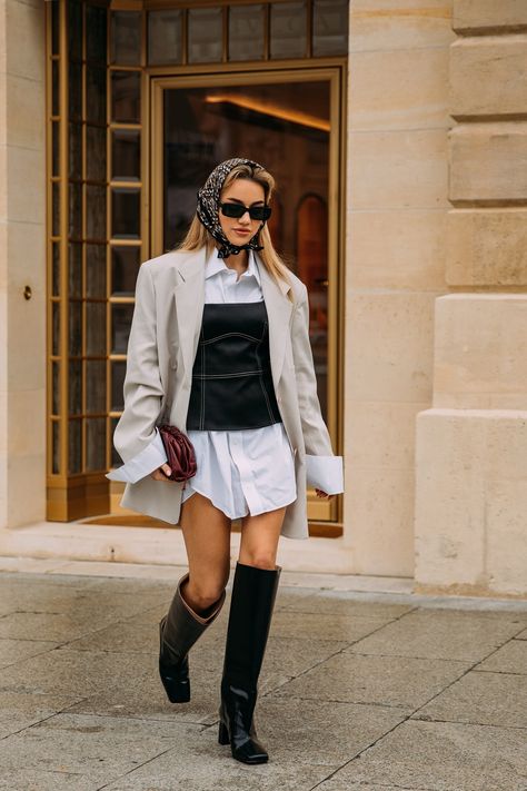 The Best Street Style From Paris Fashion Week Spring 2021 | Vogue Paris Fashion Week Street Style, Vogue India, Copenhagen Fashion Week, Looks Street Style, Estilo Chic, Street Style Trends, Street Style Paris, The Best Street Style, 2021 Fashion