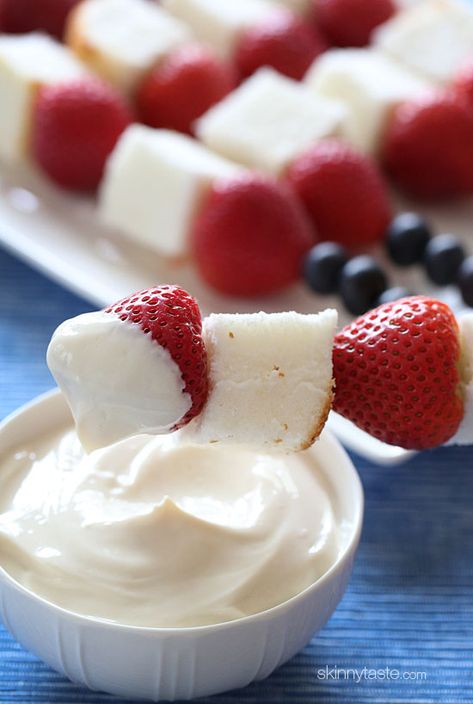 Labor Day fruit Blueberry Skewers, Red White And Blue Fruit, Cheesecake Yogurt, Desserts Fruit, Fruit Dips Recipes, Blue Fruit, Fruit Skewers, Yogurt Dip, Fruit Dip