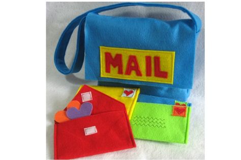 Miss Pretty Pretty mailbag toy for kids Mailman Costume, Quiet Toys, Mail Bag, Homemade Toys, Busy Bags, Felt Food, Dramatic Play, Felt Toys, Homemade Christmas