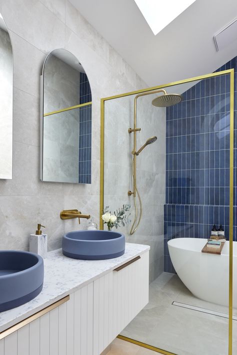 Blue and gold bathroom Modern Luxury Bathroom, Subway Tiles Bathroom, Modern Small Bathrooms, Small Bathroom Renovations, Luxury Master Bathrooms, Master Ensuite, Wet Room, Ensuite Bathrooms, Bathroom Wall Tile