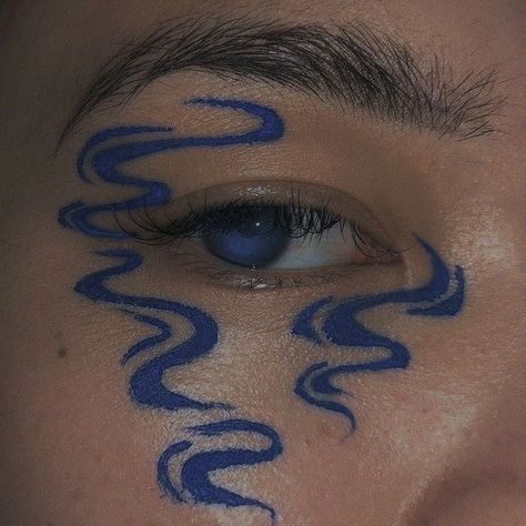 Aesthetic Face Paint Ideas, Aesthetic Face Tattoo, Face Tattoo Aesthetic, Blue Face Paint Ideas, Blue Liner Makeup Look, Blue Halloween Makeup, Face Paint Aesthetic, Blue Eye Tattoo, Aesthetic Face Paint