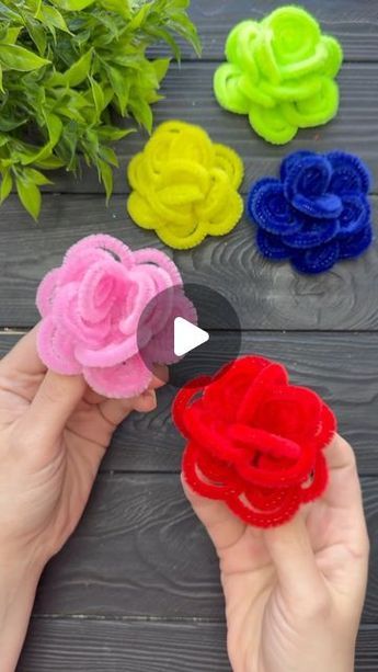 VIKI Studio Crafts on Instagram: "Chenille Stems Craft Ideas #diy #craftideas #manualidades #chenillestems #chenillepatches" Crafts With Chenille Stems, Chenille Stick Crafts, Chenille Stems Crafts, Easy Handcraft Ideas, Chenille Flower, Chenille Stem Crafts, Handmade Flowers Tutorial, Diy Crafts Easy At Home, Wooden Clothespin Crafts