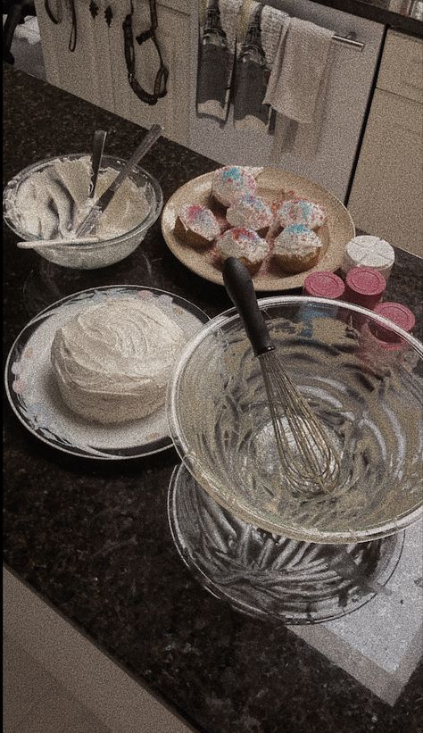 Baking Aesthetic Cake, Cake Decorator Aesthetic, Baking A Cake Aesthetic, Baking Cake Aesthetic, Aesthetic Picnics, Hobby Baking, Baking Pics, Baking Wallpaper, Baking Therapy