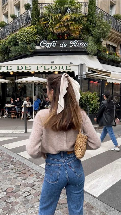 Marielle Haon’s Instagram post: “Parisian hairstyle” Paris Spring Outfit, Parisian Hairstyles, French Girl Outfits, Errands Outfit, Ways To Wear A Scarf, Style Inspiration Casual, Outfit Primavera, Style Goals, February 3