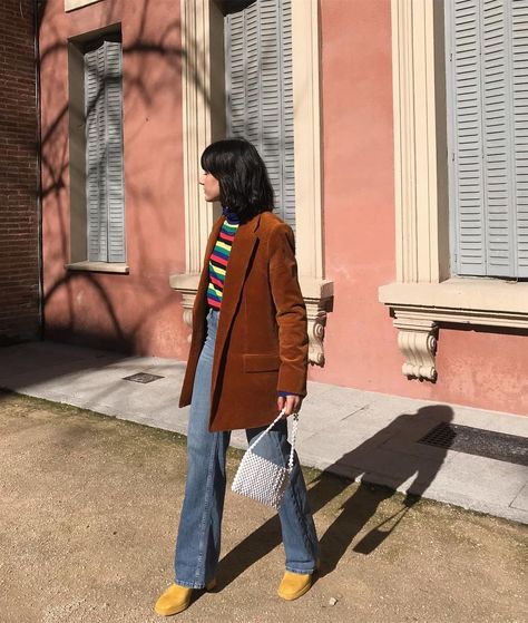 6 Blazer & Jeans Outfit Ideas To Try This Winter When You're Ready To Refresh Your Favorite Outfit Blazer Jeans Outfit, Jeans Blazer Outfit, Jeans Outfit Ideas, How To Wear Blazers, Jeans Street Style, Blazer Outfit, Blazer Jeans, Corduroy Blazer, Winter Outfits For Work