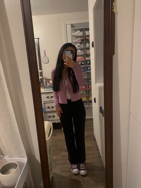 spring outfit inspiration, pink / purple top, purple converse, outfit ideas, ootd, spring inspirations Purple Converse Outfit Ideas, Pink Converse Outfit Ideas, Purple Converse Outfit, Pastel Converse, Pink Converse Outfit, Converse Outfit Ideas, Converse Rainbow, Colored Converse, Spring Outfit Idea