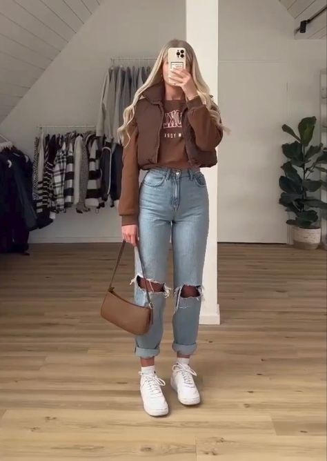 Winter Daily Outfits Casual, Outfit For My Birthday Winter, Casual Winter Outfits For College, Winter Jeans Outfit Women, Trendy Birthday Outfits For Women, Cold Weather Bar Outfit, Party Jeans Outfit, Winter Cool Outfits, Ootd Frio Casual