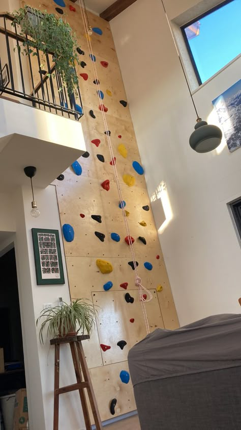 Living Room Climbing Wall, Climbing Wall Basement, Room Climbing Wall, Boulder Wall, Home Climbing Wall, Indoor Climbing Wall, Wall In The Living Room, Bouldering Wall, Sunken Living Room