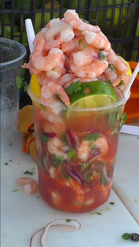 Mexican Shrimp Cocktail Recipe, Mexican Shrimp Cocktail, Cocktail Shrimp Recipes, Mexican Shrimp, Mexican Snacks, Shrimp Cocktail, Food Goals, Sea Food, Cocktail Recipe