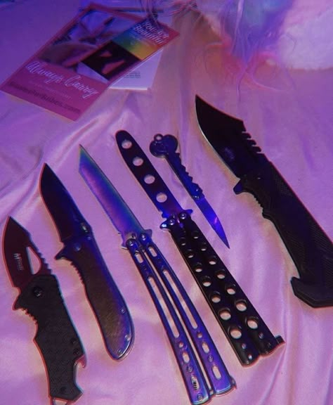 Switch Knife, Creepy Cute Fashion, Knife Aesthetic, Pretty Knives, Butterfly Knife, Cool Swords, Knife Collection, Cool Knives, Creepy Cute