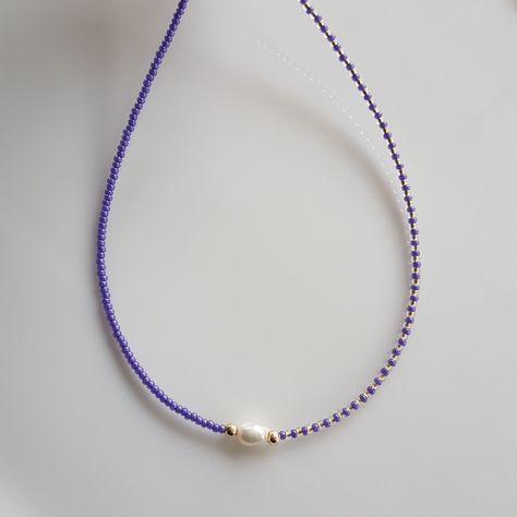 Freshwater Necklace, Seed Bead Pearl Necklace, Pearl And Seed Bead Necklace, Seed Bead Choker Ideas, Beaded Necklace Purple, Dainty Blue Beaded Necklace, Pearl Diy, Purple Beaded Necklace, Seed Beads Necklace