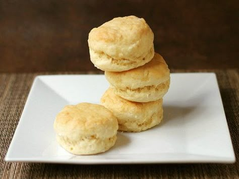 Gullah Biscuits--gotta try these Cream Biscuit Recipe, Easy Whipped Cream, Gullah Geechee, Buttermilk Biscuits Recipe, Southern Biscuits, Cream Biscuits, Country Recipes, How To Make Biscuits, Hungry Hippos