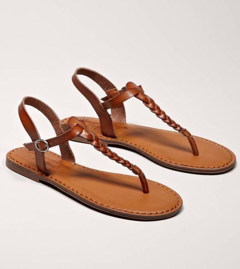 American Eagle Shoes, Braided Leather Sandals, Half Shoes, Pretty Sandals, Family Vacay, Footwear Fashion, Vacay Outfits, Braided Sandals, Fashion Slippers