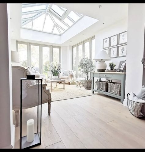 Orangery Interior, Orangery Extension, Conservatory Interior, British Homes, Living Room Decor Country, Coffee Room, Sunroom Designs, Country House Interior, House Extension Design