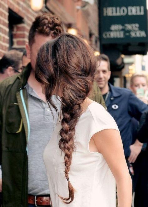 messy braid. Messy Side Braid, Selena Gomez Hair, Side Braid Hairstyles, Side Braid, Hair Envy, Great Hair, Hair Dos, Messy Hairstyles, Gorgeous Hair