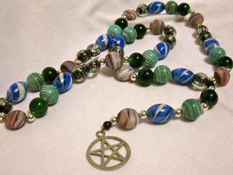 How to Make Pagan Prayer Beads Prayer Beads Diy, Wicca Crafts, Pagan Prayer Beads, Pagan Prayer, Pagan Beliefs, Wiccan Crafts, Pagan Crafts, Witch Crafts, Chakra Beads