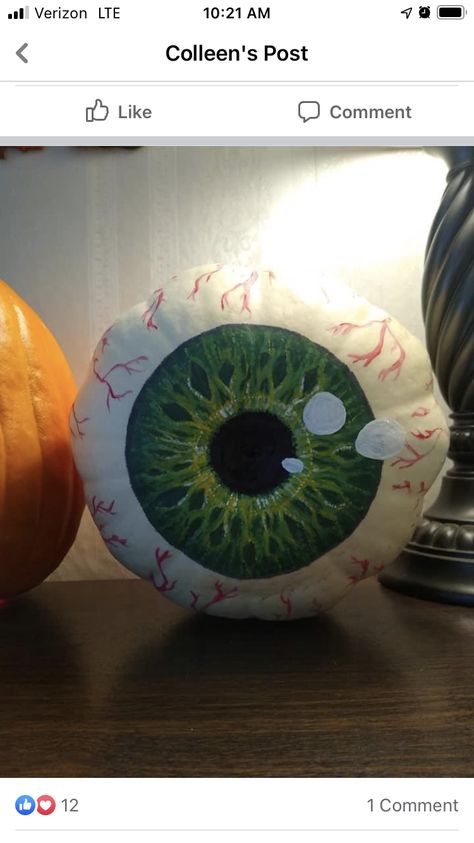 Eyeball Pumpkin Painting, Pumpkin Eyeball, Eyeball Pumpkin, Eye Pumpkin, Funny Pumpkin Faces, Cute Painted Pumpkin Ideas, Pumpkin Contest Ideas, Pumpkin Eyes, Painted Pumpkin Ideas