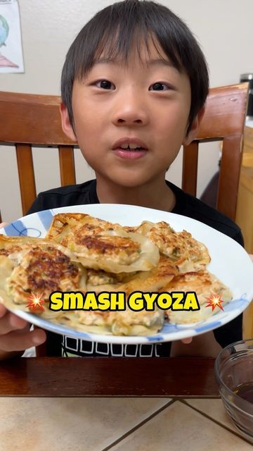 Smash Gyoza Recipe, Smash Gyoza, Smash Dumplings, Beef Gyoza, Beef Bowl, Rice Cooker Recipes, Beef Bowls, Quick Dinners, Global Cuisine