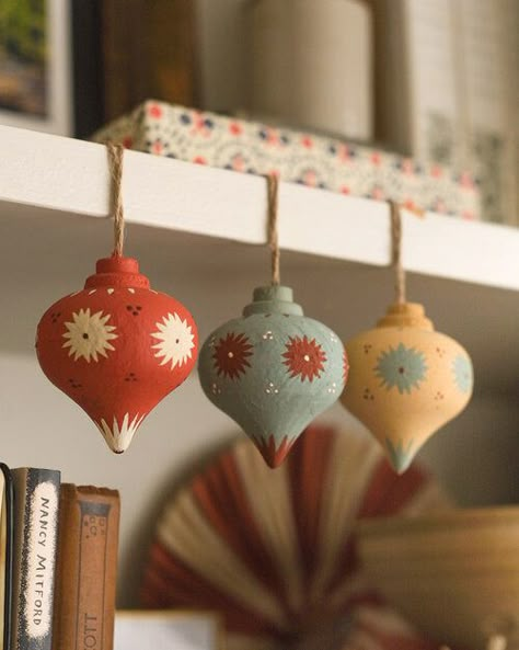 Pops & Piaf Ceramic Bauble Painting Ideas, Hand Painted Wrapping Paper, Ceramic Baubles, Ornament Painting, Hand Painted Bauble, Embroidered Stockings, Painted Christmas Ornaments, Painted Ornaments, 3d Christmas