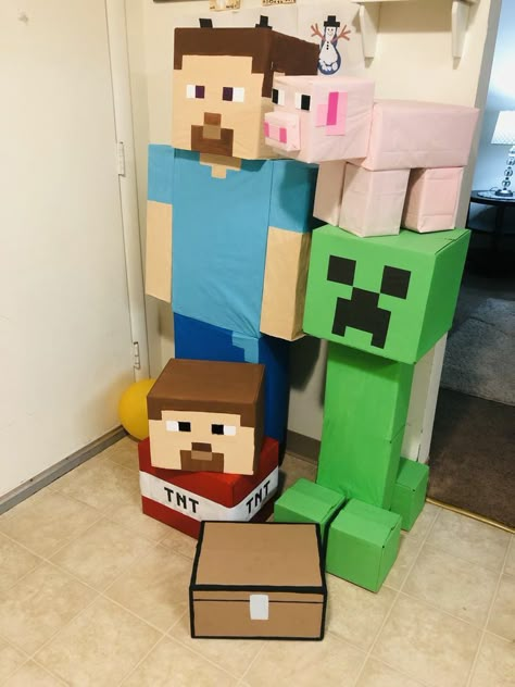 Minecraft Parade Float, Minecraft Diy Decorations, Minecraft Birthday Decorations Diy, Minecraft Birthday Diy, Minecraft Decoration Ideas For Birthday, Minecraft Decorations Party, Minecraft Diy Decor, Minecraft Diy Party Decorations, Minecraft Cake Ideas Boys