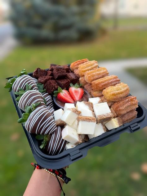 Mini Dessert Charcuterie Boxes, Dessert Charcuterie Box To Go, Charcuterie Board With Chocolate Covered Strawberries, Dessert Grazing Box Ideas, Dessert Charcuterie Box, Chocolate Covered Strawberry Business, Bake Sale Packaging, Dessert Gifts, Chocolate Covered Treats