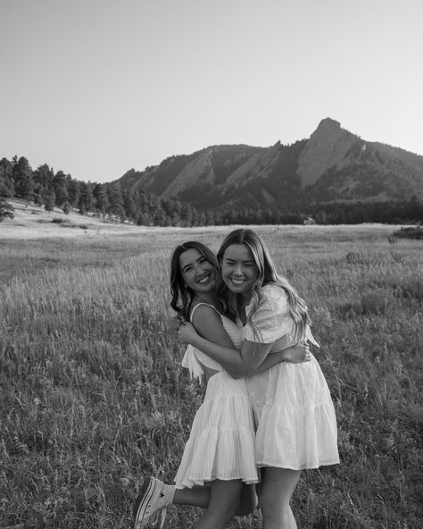 Seniors 🥹 this was my first senior photoshoot and I love how it turned out! I had a blast with these twin sisters 💛 #photographer #photography #couplesphotography#coloradophotographer #couplesphotoshoot #denverphotographer#candidphotography#engagementphotoshoot #engagement #naplesphotographer #fortmyersphotographer #seniorphotographer #seniorphotos #seniorphotography Senior Pictures For Twins, Sister Photo Shoot Ideas, Picture With Sister, Sister Photoshoot Ideas, Twin Senior Pictures, Friend Senior Pictures, Sister Shoot, Sibling Photoshoot, Sister Photoshoot