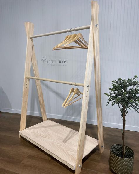 🌟 Check out these sleek, minimalist clothes racks that I’ve just finished! Perfect for displaying your favorite pieces in style, these racks are sturdy, versatile, and bring a natural touch to any space. Made from high-quality wood with a smooth, unfinished look, they’re ready to be customized or left as is for that clean, Scandinavian vibe. Whether you’re organizing a small boutique like @elephantlittlegifts and @loubugshop at the Grand Forks Farmer’s Market in the Town Square, or adding som... Diy Shirt Display Rack, Hat Display Ideas Wall Retail, Minimalist Clothes, Clothes Racks, Shirt Display, Vendor Booth, Grand Forks, Hat Display, Small Boutique