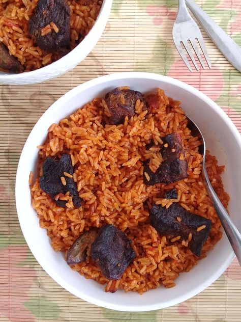 Tired of boring rice? Make this West African jollof with beef, filled with so much flavour and richness. #onepotrecipe #rice #beef Jollof Rice Recipe, Recipe With Beef, Nigeria Food, Ghana Food, Ethiopian Cuisine, African Recipes Nigerian Food, Ghanaian Food, West African Food, Nigerian Recipes