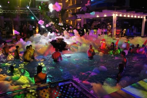 Neon Pool Parties, Night Pool Party, Neon Birthday Party, Cancun Resort, Anastasia Karanikolaou, Pool Party Themes, Glow Birthday Party, Grand Opening Party, Foam Party