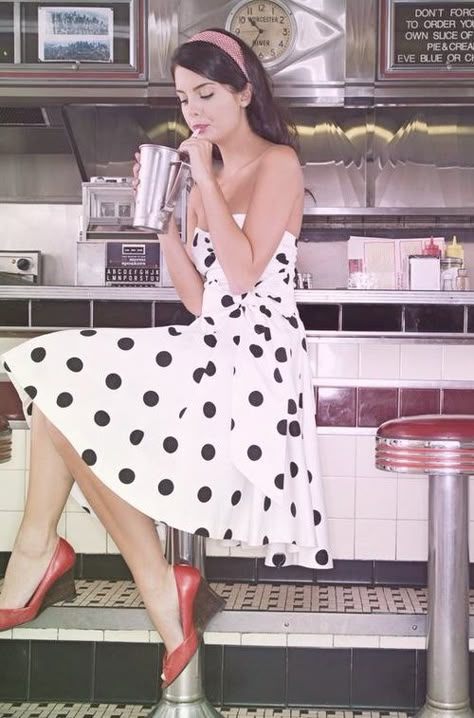 ♡ Breakfast at Shawna's ♡ 50s Photoshoot, Mode Rockabilly, 50s Aesthetic, Retro Photoshoot, Pinup Photoshoot, Vintage Photoshoot, Pin Up Vintage, Retro Photography, Retro Mode