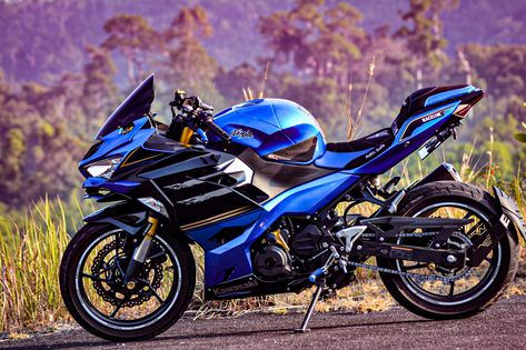 kawasaki Ninja400 blue #นิลกาฬ #ninja400 Kawasaki Ninja H2r Blue, Kawasaki Ninja 400 Custom, Ninja 400 Custom, Ninja 400 Kawasaki, Kawasaki Ninja Bike, Motorcycle Kawasaki, Ninja Bike, Kawasaki Ninja 400, Kawasaki Motor