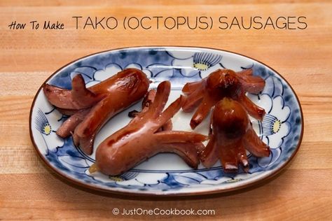 Making cute octopus sausage for children's bento is very easy, just follow these quick steps. Sausage Bento, Octopus Sausage, Octopus Hotdogs, Bento Box Recipes, Just One Cookbook, Japanese Lunch, Sliced Meat, Cute Octopus, Bento Recipes