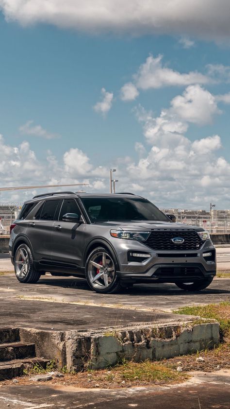 Ford Explorer Custom, Suv Wallpaper, Ford Explorer St, Explorer St, Crossover Cars, Audi Q8, Ford Suv, Ford Explorer Xlt, Ford Explorer Sport