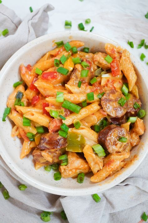 Mardi Gras Pasta, Easy Cajun Chicken Pasta, Instant Pot Cajun, Pasta Dessert, Cajun Chicken Pasta Recipes, Batch Recipes, Cajun Pasta, Skillet Recipes, Cajun Chicken Pasta