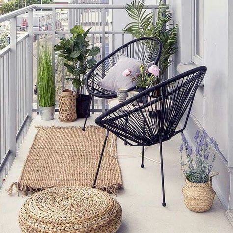 Architecture Cool, Terrace Decor, Small Balcony Design, Casa Country, Patio Inspiration, Balcony Ideas Apartment, Apartment Patio, Apartment Patio Decor, Small Balcony Decor