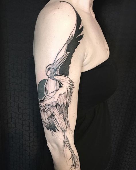 Check out our website for more Tattoo Ideas 👉 positivefox.com #shouldertattoos Bird Shoulder Tattoos, Heron Tattoo, Women's Shoulder Tattoo, Bird Tattoo Back, Crane Tattoo, Vogel Tattoo, Cool Shoulder Tattoos, Tattoo Man, Polynesian Tattoos