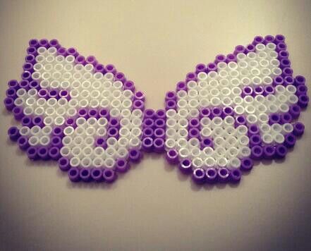 Alas de ángel , preciosas. Hamma Beads Ideas, Perler Creations, Pearl Beads Pattern, Easy Perler Beads Ideas, Fuse Bead Patterns, Art Perle, Hama Beads Design, 8bit Art, Hama Bead