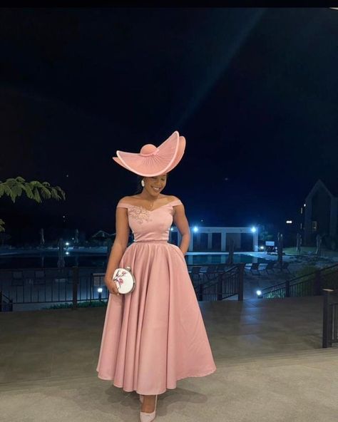 Wedding Guest Outfit With Fascinator, Matron Dresses Outfit, Styles For Wedding Guest Outfits, Matron Dresses, Classy Dress Outfits For Wedding, Best Wedding Guest Dresses Classy, Dinner Dress Styles, Church Outfits Summer, Dinner Dress Outfit