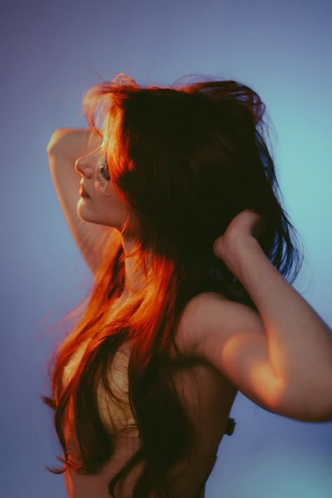 Red Hair Model Photography, Red Hair Brown Outfit, Red Hair Blue Eyes Aesthetic, Red Head Couple Aesthetic, Red Hair In The Sun, Faceless Redhead Aesthetic, Fox Girl Aesthetic, Redhead Witch Aesthetic, Redhead Woman Aesthetic