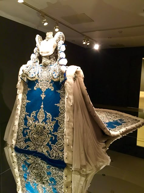 Gou Pei Vogue Like a Paiting Guo Pei Couture, Guo Pei, Costume Institute, Fantasy Dress, Fantasy Fashion, Historical Clothing, Historical Fashion, Costume Design, Chinese Style