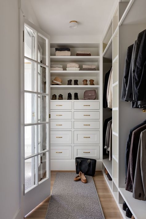 Mount Baker Dutch Colonial – K & L Interiors Wardrobe Carpentry, L Shaped Closet, Dressing Room Decor Ideas, Dutch Colonial Homes Interior, Dreamy Closets, Primary Closet, Transitional Closet, Master Closets, Closet Organisation